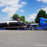 Transport einer Motoryacht auf dem Schwertransportauflieger durch Bootswerft Baumgart