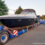 Transport einer Motoryacht auf dem Schwertransportauflieger durch Bootswerft Baumgart