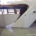 Vorbereitungen des Dachs einer Formula 40 PC Motoryacht in der Werfthalle der Bootswerft Baumgart in Dortmund
