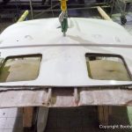 Vorbereitungen des Dachs einer Formula 40 PC Motoryacht in der Werfthalle der Bootswerft Baumgart in Dortmund