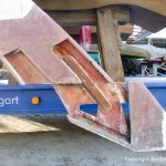 Vorbereitungen des Dachs einer Formula 40 PC Motoryacht auf dem Werftgelände der Bootswerft Baumgart in Dortmund