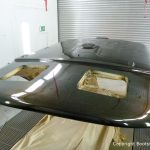Teile Lackierung für eine Formula 40 PC Motoryacht mit Effecktlack in der Lackierkabine der Bootswerft Baumgart in Dortmund