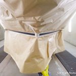 Vorbereitungen zur Lackierung des Wasserpass bei der Bootslackierung einer Formula 40 PC Motoryacht mit Effecktlack in der Lackierkabine der Bootswerft Baumgart in Dortmund