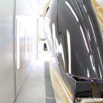 Heck einer Formula 40 PC Motoryacht bei der Effektlack Bootslackierung in der Lackierkabine Bootswerft Baumgart in Dortmund