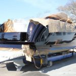 Heck einer Formula 40 PC Motoryacht mit Effektlack Bootslackierung in der Sonne auf dem Werftgelände der Bootswerft Baumgart in Dortmund