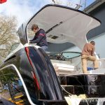 Vorbereitungen zur Bootslackierung einer Formula 40 PC Motoryacht mit Effecktlack auf dem Werftgelände der Bootswerft Baumgart in Dortmund