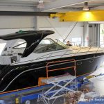 Bootslackierung einer Formula 40 PC Motoryacht mit Effecktlack in der Werfthalle der Bootswerft Baumgart in Dortmund