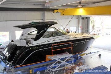 Bootslackierung einer Formula 40 PC Motoryacht mit Effecktlack in der Werfthalle der Bootswerft Baumgart in Dortmund