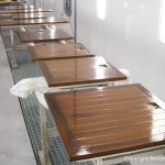 Lackierung von Holzteilen der Rapsody 29 in der Lackierkabine der Bootswerft Baumgart in Dortmund