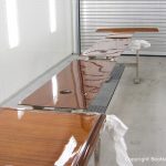 Lackierung von Holzteilen der Rapsody 29 in der Lackierkabine der Bootswerft Baumgart in Dortmund