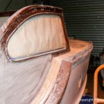 Schleifarbeiten am Führerstand der Rapsody 29 in der Werfthalle der Bootswerft Baumgart in Dortmund