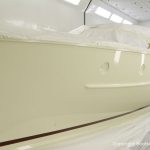 Lackierung des Rumpfes der Rapsody 29 in der Lackierkabine der Bootswerft Baumgart in Dortmund