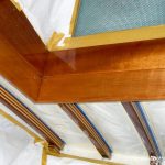 Holzlackierungen im Innenraum der Rapsody 29 in der Lackierkabine der Bootswerft Baumgart in Dortmund