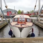 Wasserung der Rapsody 29 nach der Bootslackierung in der Bootswerft Baumgart