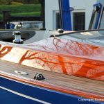 Kajüte in Mahagoni einer Latitude 46 Tofinou 9.5 nach Fertigstellung der Neulackierung in Royal Blue von AWL Grip Yachtfarben auf dem Werftgelände der Bootswerft Baumgart in Dortmund
