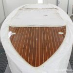 Boesch 590 St. Tropez bei der Bootslackierung in der Lackierkabine für ein Refit der Bootswerft Baumgart in Dortmund