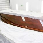 Boesch 590 St. Tropez bei der Bootslackierung in der Lackierkabine für ein Refit der Bootswerft Baumgart in Dortmund