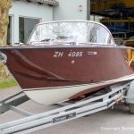 Boesch 590 St. Tropez Motorboot auf dem Bootstrailer nach durchgeführtem Refit auf dem Werftgelände der Bootswerft Baumgart in Dortmund