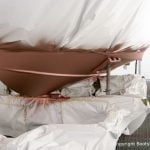 Unterwasseranstrich bei der Chris Craft MX 25 Motoryacht beim Refit in der Lackierkabine der Bootswerft Baumgart in Dortmund