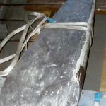 Demontierter Kielballast der Lacustre Segelyacht in der Werfthalle der Bootswerft Baumgart in Dortmund