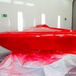 Lackierung eines Malibu Skier Euro f3 Motorboots beim Refit in der Lackierkabine der Bootswerft Baumgart in Dortmund