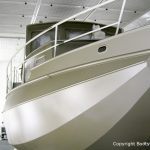 Grundierung der Bootslackierung beim Refit einer St. Jozef Vlet in der Lackierkabine der Bootswerft Baumgart in Dortmund