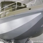 Grundierung der Bootslackierung beim Refit einer St. Jozef Vlet in der Lackierkabine der Bootswerft Baumgart in Dortmund