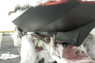 Bootslackierung beim Refit einer St. Jozef Vlet Motoryacht in der Lackierkabine der Bootswerft Baumgart in Dortmund