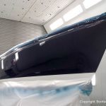 Bootslackierung beim Refit einer Varianta 65 in der Lackierkabine der Bootswerft Baumgart in Dortmund