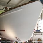 Bug einer Vilm 106 beim Refit in der Werfthalle der Bootserft Baumgart in Dortmund