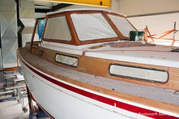 Deck einer Vilm 106 beim Refit in der Werfthalle der Bootserft Baumgart in Dortmund