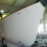 Rumpf einer Vilm 106 beim Refit in der Werfthalle der Bootserft Baumgart in Dortmund