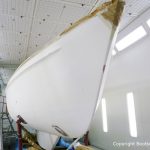 Bootslackierung beim Refit einer Vilm 106 in der Lackierkabine der Bootswerft Baumgart in Dortmund