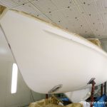 Bootslackierung beim Refit einer Vilm 106 in der Lackierkabine der Bootswerft Baumgart in Dortmund