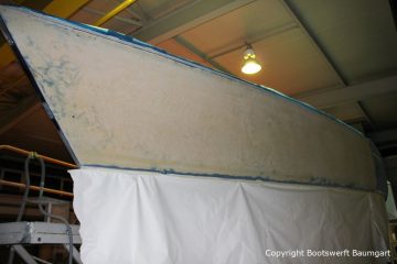 Lackiervorbereitungen an einer Comfortina 38 in der Werfthalle der Bootswerft Baumgart in Dortmund
