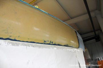 Lackiervorbereitungen an einer Comfortina 38 in der Werfthalle der Bootswerft Baumgart in Dortmund