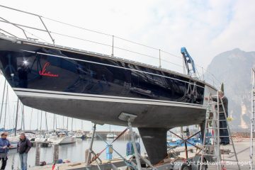 Comfortina 38 auf dem Trailer am Gardasee. Vorbereitung zum Transport in die Bootswerft Baumgart nach Dortmund zur Reparatur