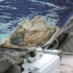 Schaden am Kiel der LM 28 Segelyacht vor der Reparatur auf dem Werftgelände der Bootswerft Baumgart in Dortmund