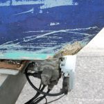 Schaden am Kiel der LM 28 Segelyacht vor der Reparatur auf dem Werftgelände der Bootswerft Baumgart in Dortmund