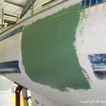 Reparatur einer NAB 32 Segelyacht in der Werfthalle der Bootswerft Baumgart in Dortmund