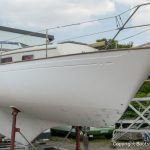 Grundierte NAB 32 Segelyacht auf dem Werftgelände der Bootswerft Baumgart in Dortmund