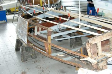 Restauration eines Boesch Junior Motorboots in der Werfthalle der Bootswerft Baumgart in Dortmund