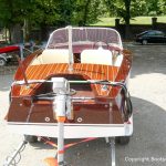 Heck eines Boesch Junior Motorboots nach der Restauration auf dem Werftgelände der Bootswerft Baumgart in Dortmund