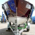 Bug eines Boesch Junior Motorboots nach der Restauration auf dem Werftgelände der Bootswerft Baumgart in Dortmund
