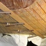 Unterwasserschiff eines Drachen / Dragon Segelbootes bei der Restauration in der Werfthalle der Bootswerft Baumgart in Dortmund