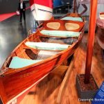 Klassisches Holzruderboot auf dem Messestand der Boot in Düsseldorf nach durchgeführter Restauration der Bootswerft Baumgart
