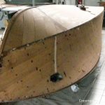 Rumpf der Riva Ariston bei der Restauration in der Werfthalle der Bootswerft Baumgart in Dortmund