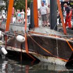 Bergung der Riva Super Aquarama mit Kran und Stützstangen durch die Bootswerft Baumgart