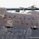Heck Beschriftung "Leap Jear III Hamburg" der Riva Super Aquarama nach der Bergung durch die Bootswerft Baumgart