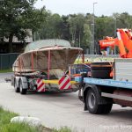 Bootstransport einer geborgenen Riva Super Aquarama durch die Bootswerft Baumgart
